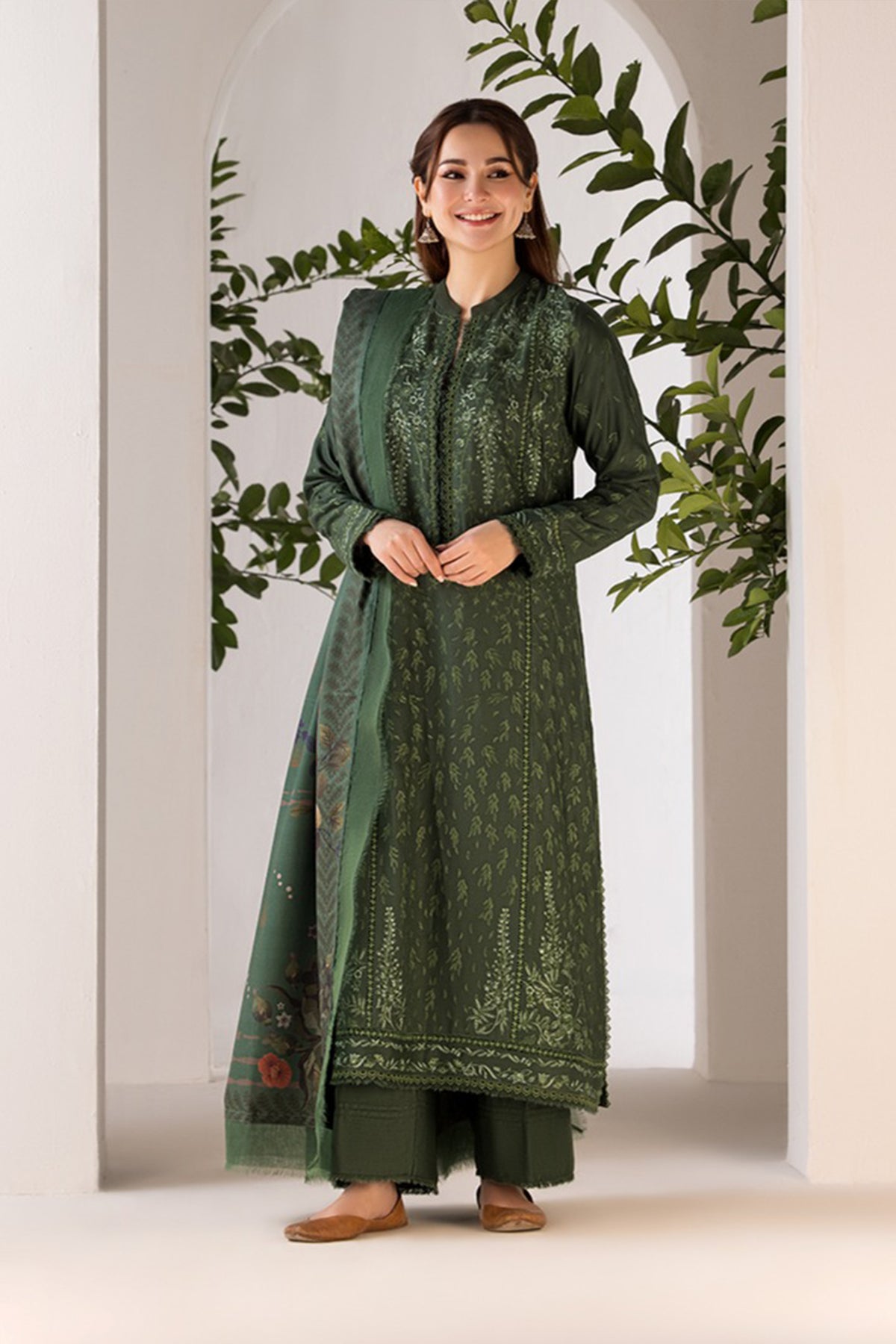 Sobia Nazir 3Pc Dhanak Embroidered Suit Printed Shawl Bw2080